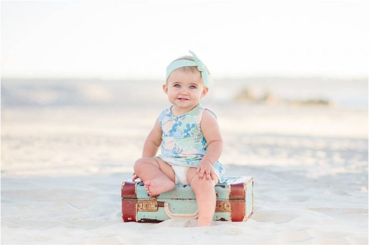 bimba sulla spiaggia