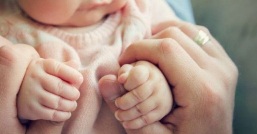 Mani dei neonati Mammastobene.com