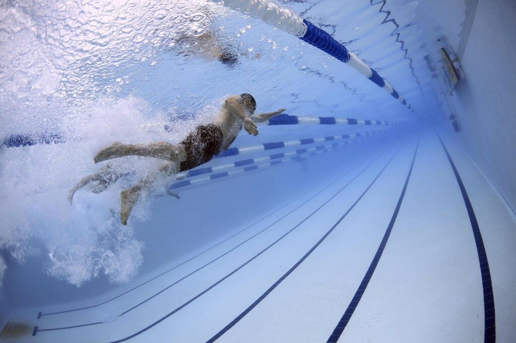 benefici del nuoto per gli adolescenti