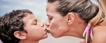baciare tuo figlio sulla bocca