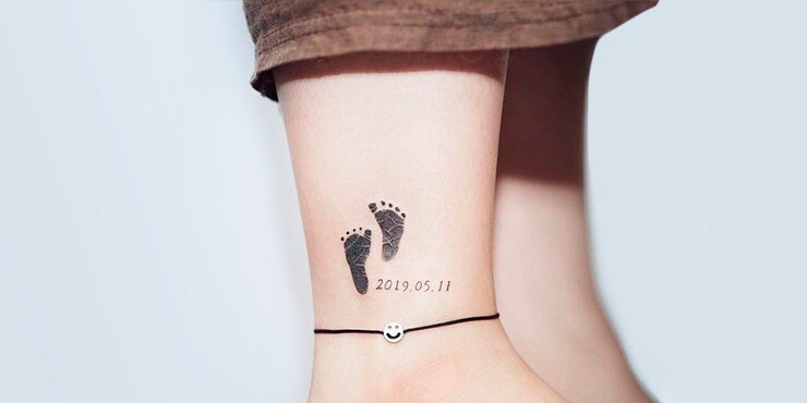 Tatuaggi con impronte neonato