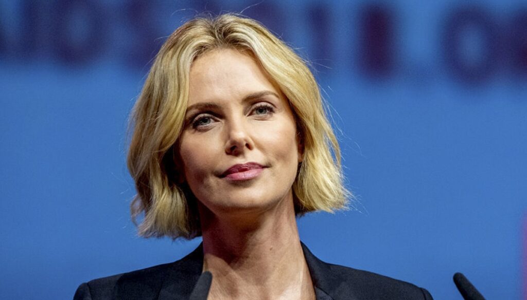 attrice charlize theron mammastobene.com