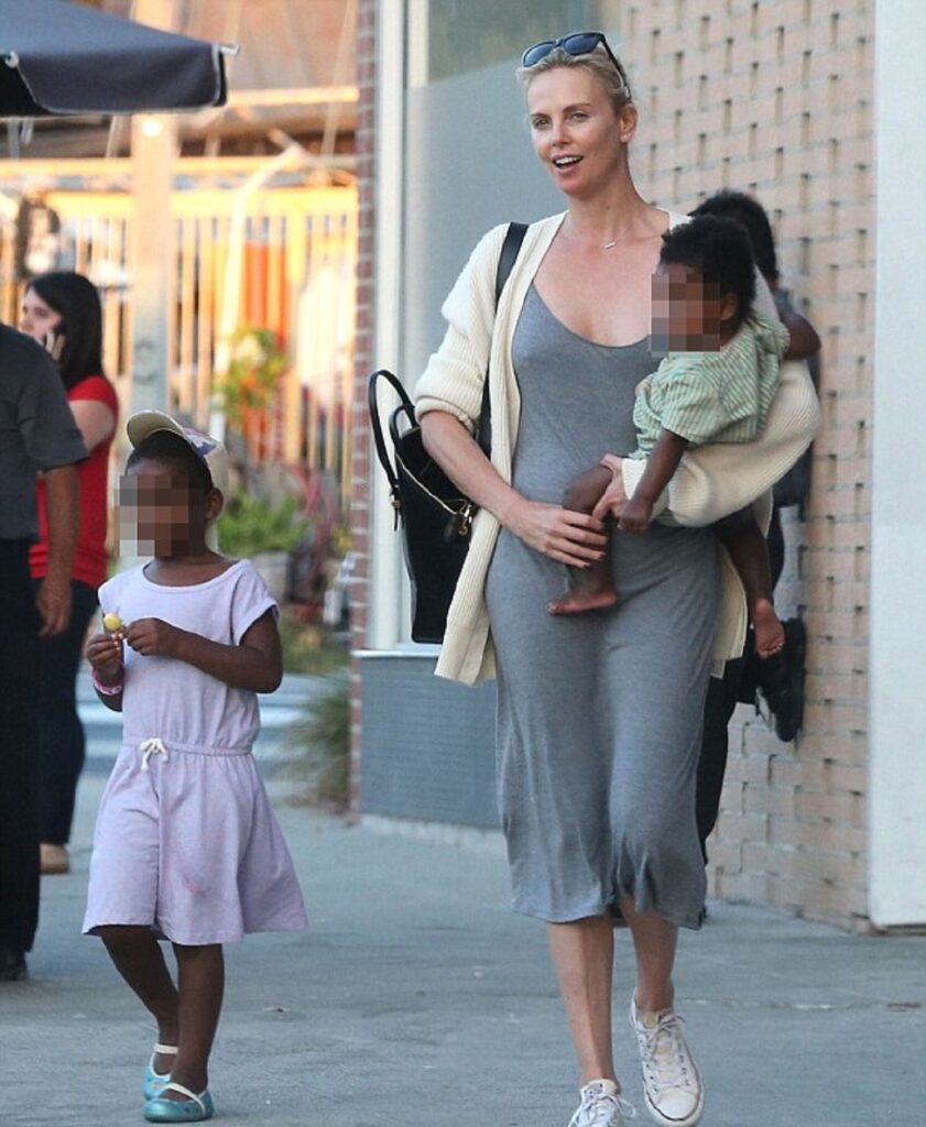 charlize theron figli mammastobene.com