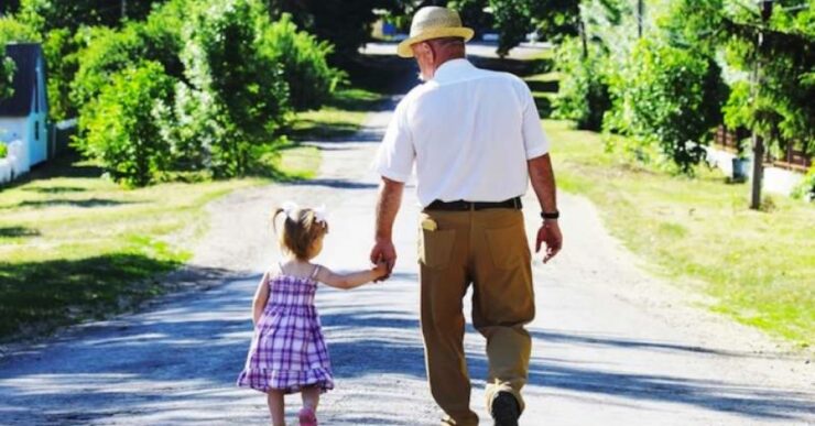 Bambina sbagliata presa da un nonno al nido