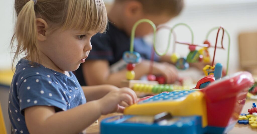 Bambina sbagliata presa da un nonno al nido