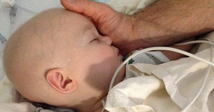 Bambino salvato dal cancro con una foto