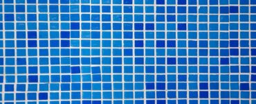 fughe delle piastrelle del bagno