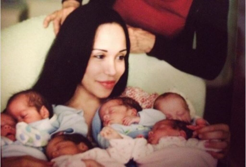 Madre incinta di 8 gemelli
