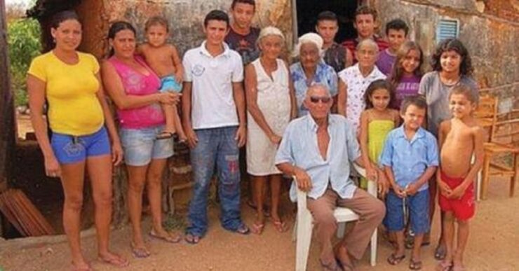 Uomo di 90 anni dice di avere 50 figli