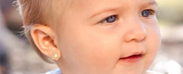 Bambino con orecchini