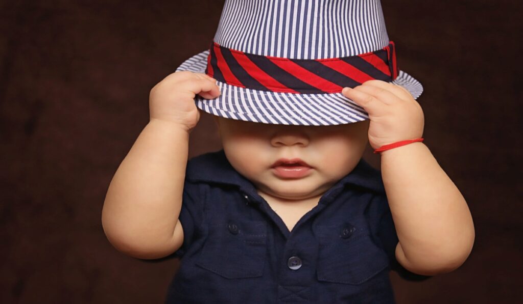 bambino con cappelo