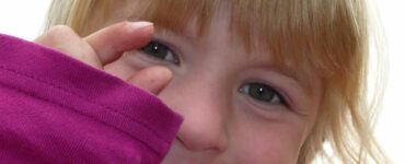 Come evitare che i bambini si mangino le unghie