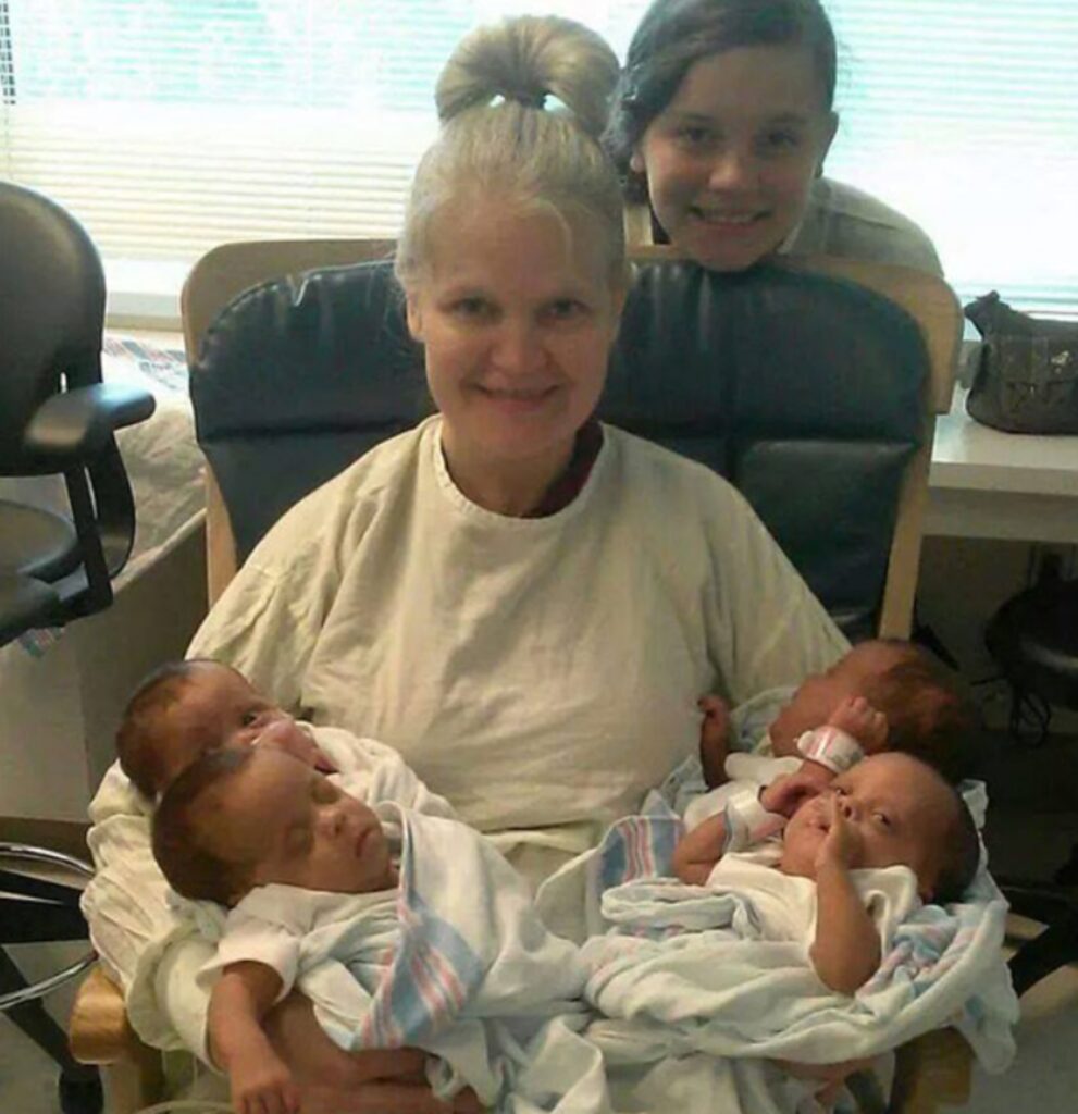 Donna di 41 anni resta incinta di 3 gemelle
