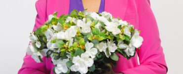 Come regalare l'Azalea dell'Airc per la Festa della mamma