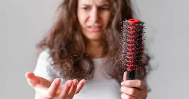 Cause della caduta dei capelli negli adolescenti