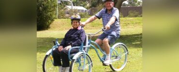 Marito costruisce una bici speciale per la moglie malata di Alzheimer