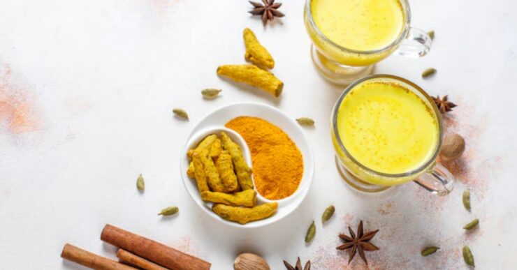 Benefici del latte alla curcuma per capelli