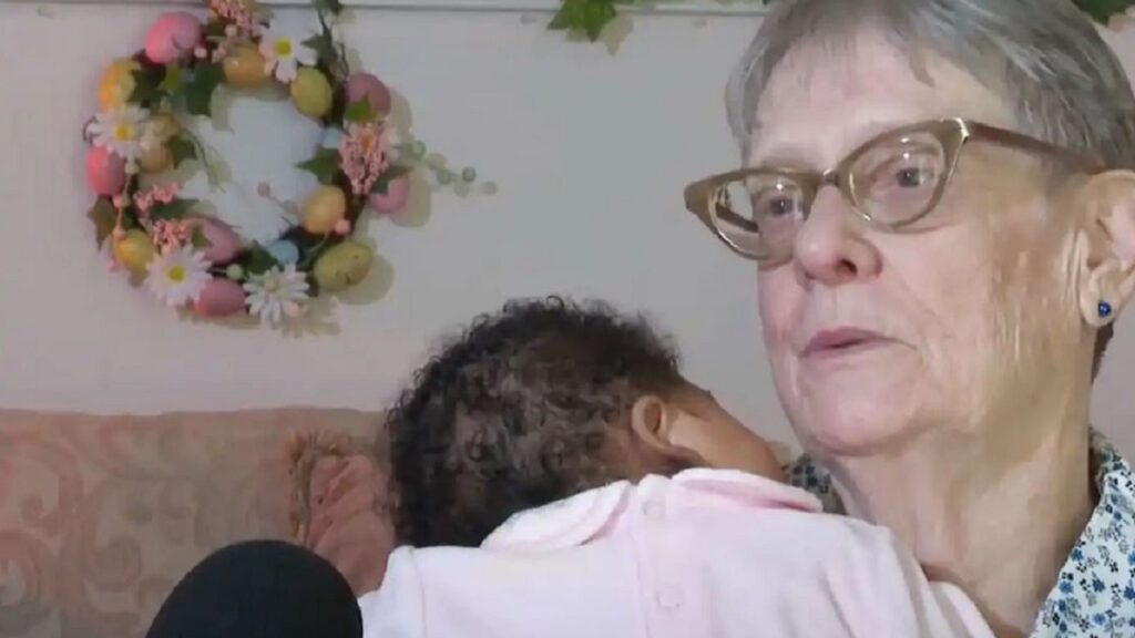 Una donna di 78 anni ha accudito 80 bambini in 30 anni