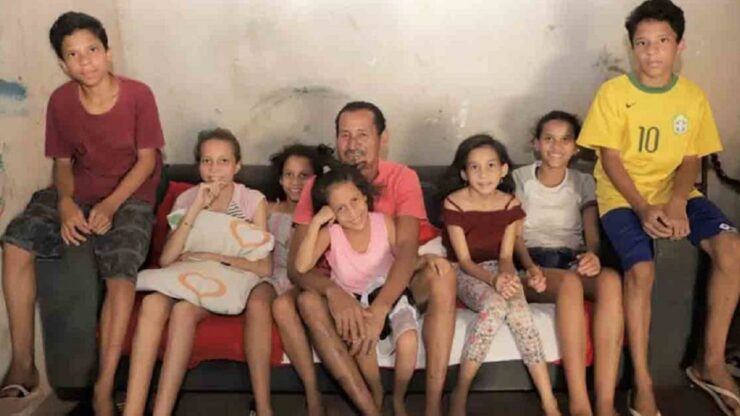 Papà cresce 7 figli da solo dopo il divorzio