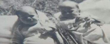 Donna ritrova i due figli gemelli 60 anni dopo averli dati in adozione