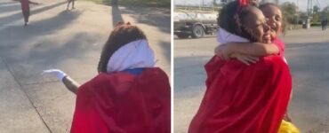 Vede una modella vestita come Biancaneve e corre ad abbracciarla