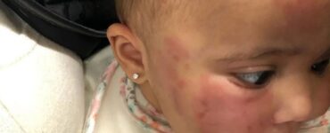 Mamma prende la figlia all'asilo