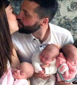 Super papà di 3 gemelli sorpreso dalla notizia durante la gravidanza