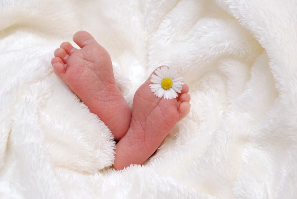 piedini della neonata