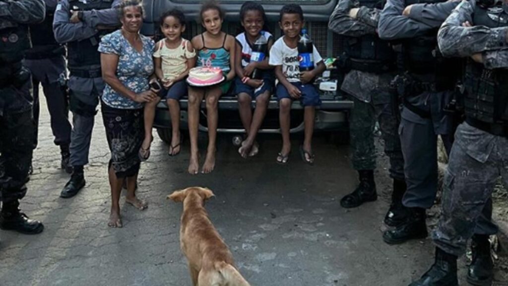 Polizia organizza una festa a sorpresa per un bambino