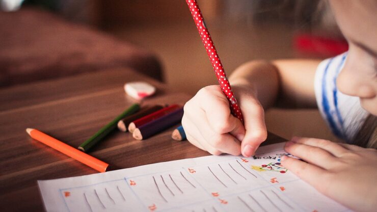 bambino lettera insegnante casa