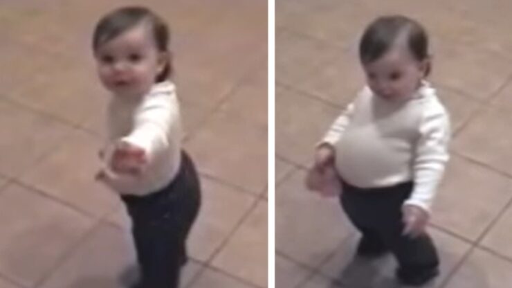 bambina imitazione mamma